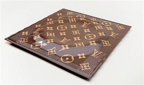 capote louis vuitton prix|Button.